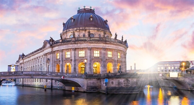 EXKLUSIVES DESIGNER- LOFT in Spitzenlage- mit Traumblick Museumsinsel !