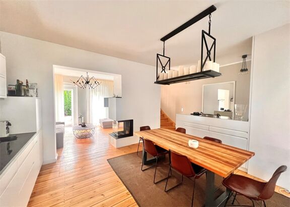 EXKLUSIVES DESIGNER-STADTHAUS -modernes Interior- ca. 346 qm Sonnengrundstück