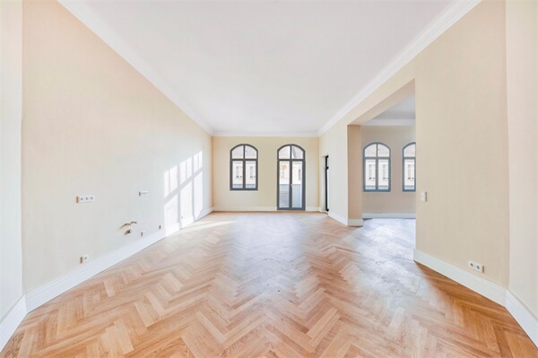 HOCHWERTIGE 3-ZI.-ALTBAUWOHNUNG IN TOPMODERNISIERTEM ALTBAU aus der Jahrhundertwende nahe der SPREE!