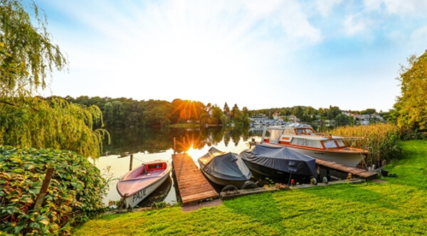 Nur 5.376,- pro QM- 550 qm Filetgrundstück am Wasser mit Altbau zum Modernisieren-