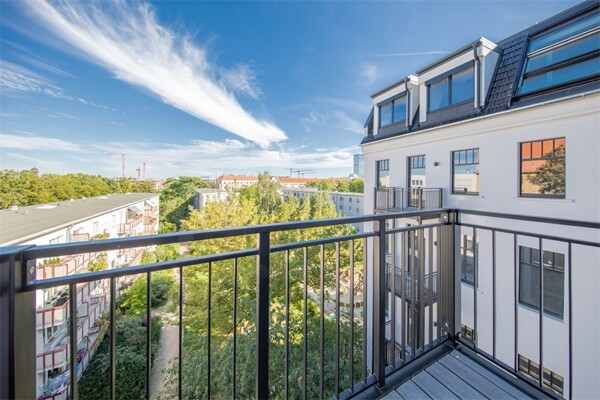 EXKLUSIVE 2,5-ZI.-ALTBAUWOHNUNG MIT WEIBLICK - in topmodernisertem Altbau aus 1900 - dicht am Park