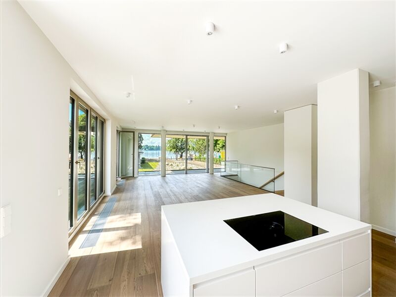 MODERNE DESIGNER-MAISONETTE -HAUS IM HAUS- am Wasser mit Bootssteg