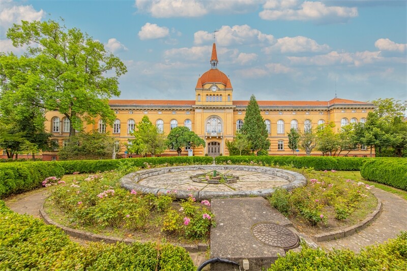 HERRSCHAFTLICHE LANDHAUSVILLA AUS 1890 auf einem idyllischen ca.4.300 QM PARKGRUNDSTÜCK