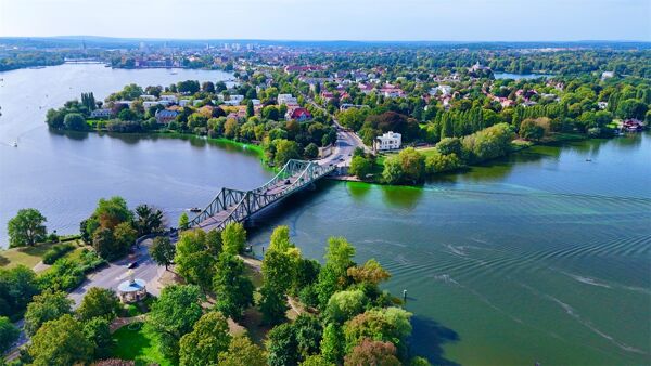 IMPOSANTE & EXKLUSIVE DENKMAL-VILLA - vis a vis vom Wasser- dicht Glienicker Brücke