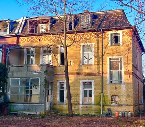 3.200,- pro QM- 1 BIS 3 FAMILIEN- STUCKVILLA zum Sanieren +Erweitern für 500qm Wfl-1117qm Grund