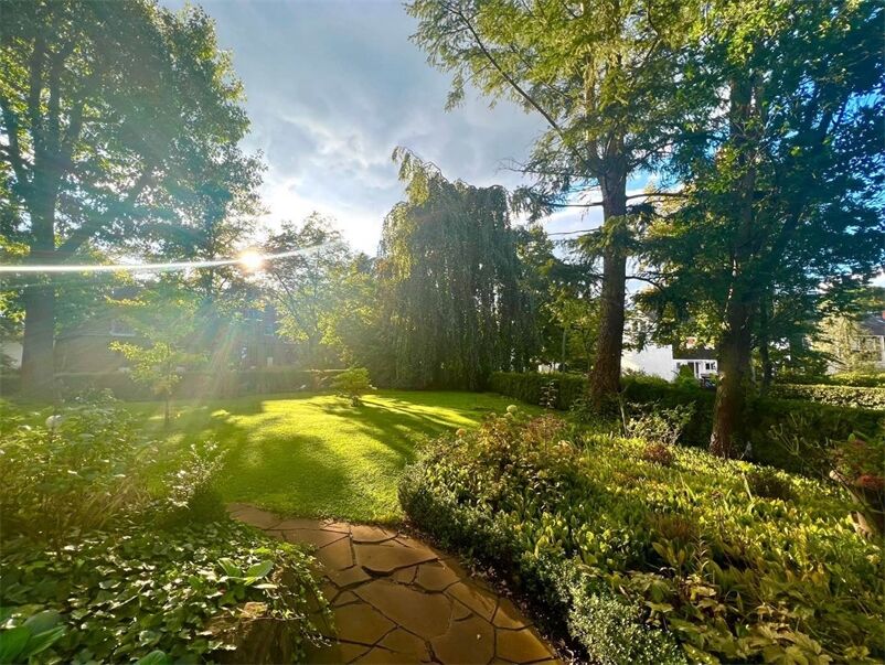 NEUER KP- MODERNE DESIGNER- VILLA -hochwertig modernisiert- dicht am Park