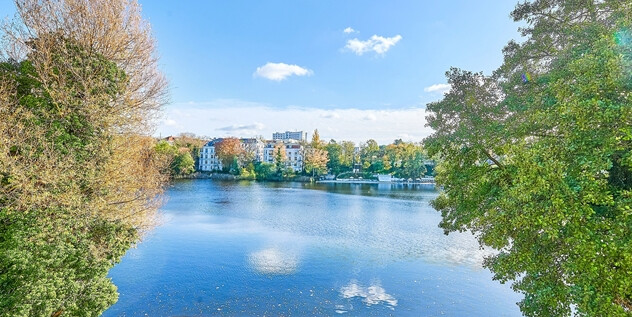 EXKLUSIVE DESIGNERVILLA mit HIGH-END-INTERIOR- ca. 150 Meter zum See