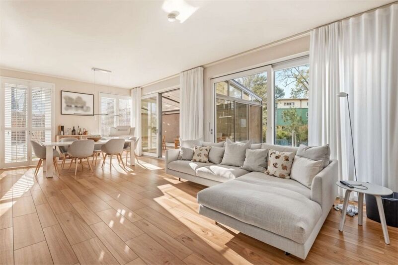 EXKLUSIVES & MODERNES DESIGNER-STADTHAUS -mit modernem Interior- 490 qm Ziergarten