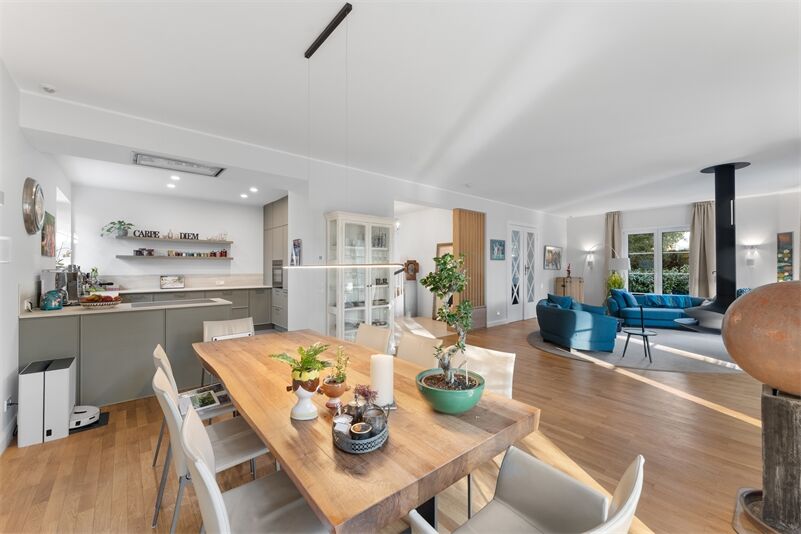 EXKLUSIVE DESIGNER- WALMDACHVILLA - für 800.000,- modernisiert- 1.250 qm SONNENGRUNDSTÜCK mit Pool