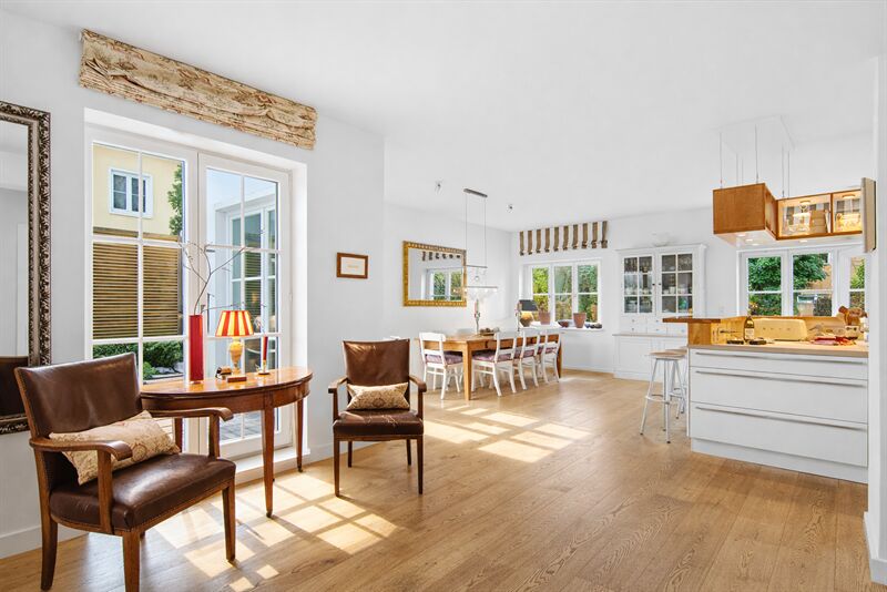 WOHNEN FÜR EXKLUSIVE ANSRPÜCHE - 9 Zi. Designer Haus auf 528QM Sonnengrundstück dicht am Park!