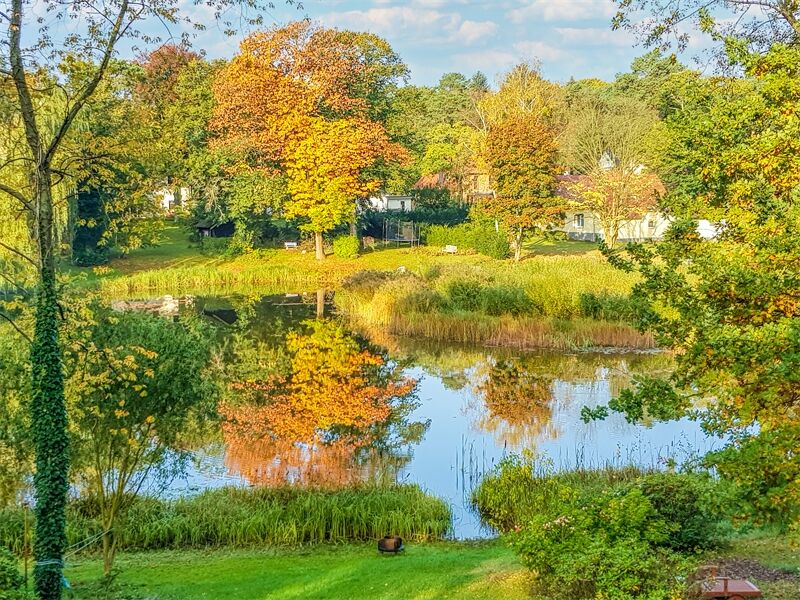 EXKLUSIVE DESIGNER-MAISONETTE - HAUS IM HAUS AM SEE + 50 qm Indoor-Pool - 75 Meter Seeufer