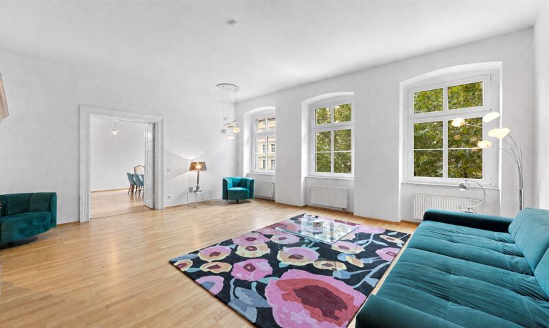 ERSTKLASSIGE 4 ZI.- ALTBAU-WOHNUNG - MIT DENKMALSGESCHÜTZTER FASSADE IM STUCKALTBAU -aus 1990