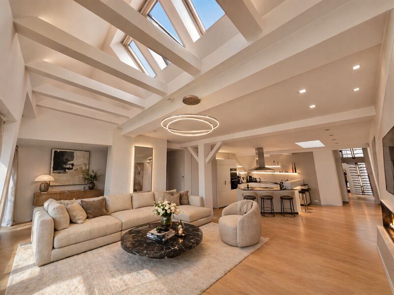 EXKLUSIVE DACH-MAISONETTE + 40QM ROOFTOP & WEITBLICK