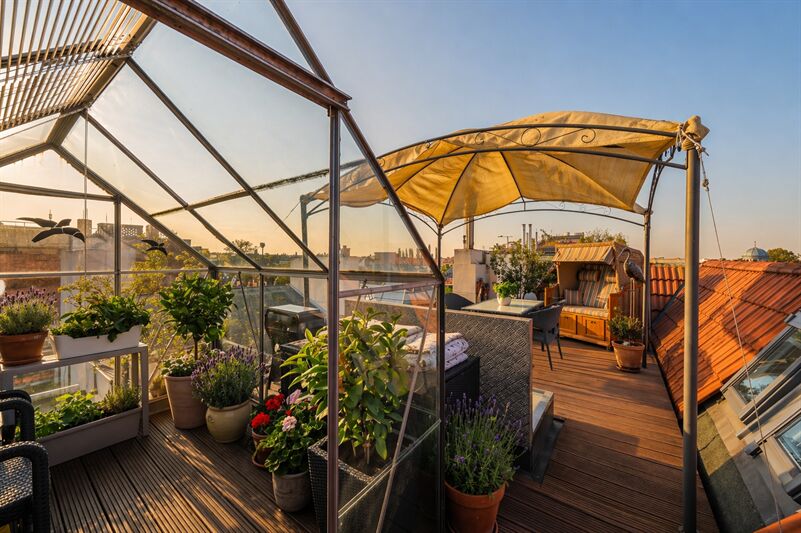 NEUER KP - STILVOLLES 3 Zi. - DACHGESCHOSS MIT DACHTERRASSE in einzigartigem Baudenkmal mit Aufzug