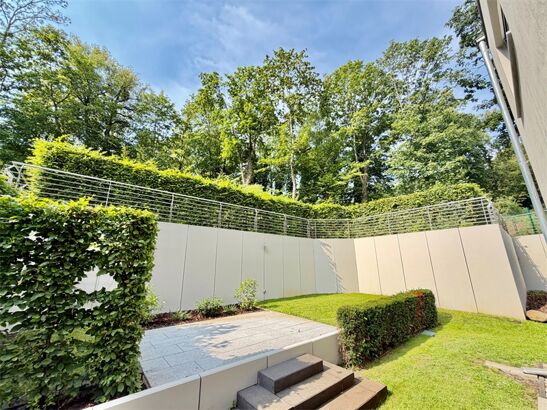 EXKLUSIVES & MODERNES ARCHITEKTENHAUS -70 Meter zum Wasser - dicht am Schloss