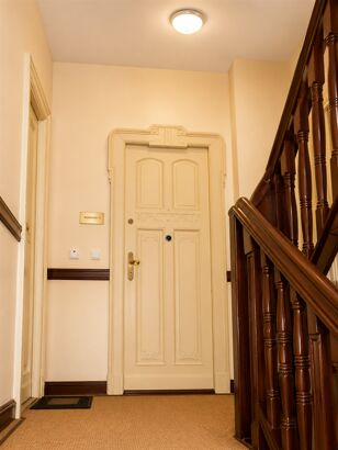 WOHNUNGSPAKET AUS 28 EINHEITEN IM ECK-MIETSHAUS mit Galerie--Dach