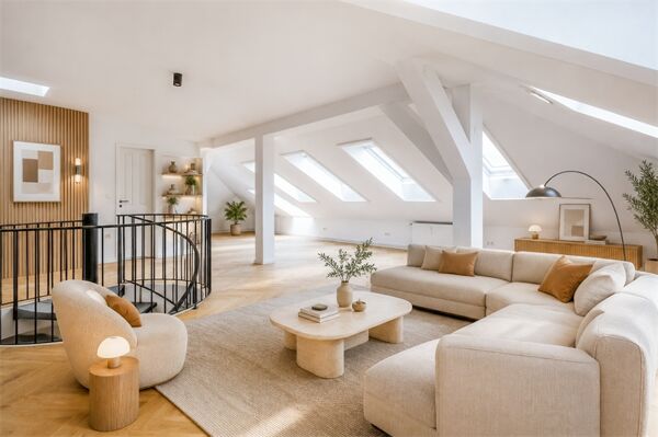 EXKLUSIVE & MODERNE 4 ZI.-DACH-MAISONETTE - Stuckaltbau aus 1910 2025 modernisiert dicht Schloß