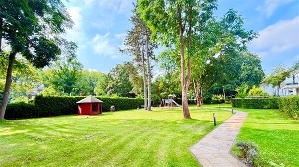 EXKLUSIVE 4 FAMILIEN- ARCHITEKTEN-STADTVILLA mit bezugsfreier Gartenwohnung- -dicht am Wassert