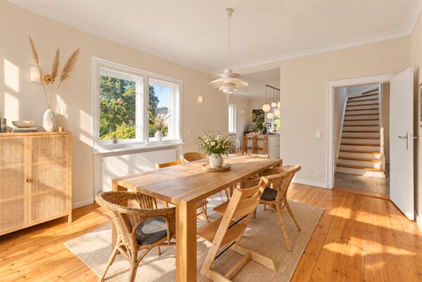 EXKLUSIVE & MODERNE 6 ZI.- LANDHAUSVILLA -800 qm Sonnengrundstück- dicht am Park