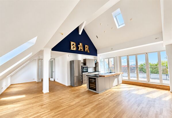EXKLUSIVE 5 METER-GALERIE-MAISONETTE MIT WEITBLICK - aus 2013