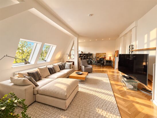 EXKLUSIVE DACH-MAISONETTE MIT WEITBLICK - in imposanter Jugendstilvilla aus 1905
