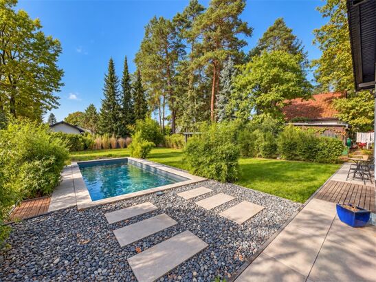 EXKLUSIVE & MODERNE GALERIE-ARCHITEKTENVILLA - aus 2020 nur 700m zum See