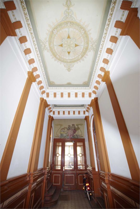 ERSTKLASSIGER STUCKALTBAU ALS DENKMAL- in Ruhiglage- 1.400 M zum Potsdamer-Platz!